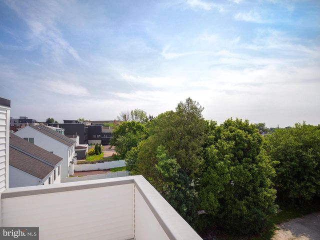 303 FOUNTAIN ST, Philadelphia, PA 19128