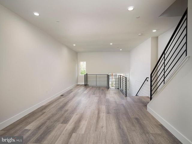 303 FOUNTAIN ST, Philadelphia, PA 19128