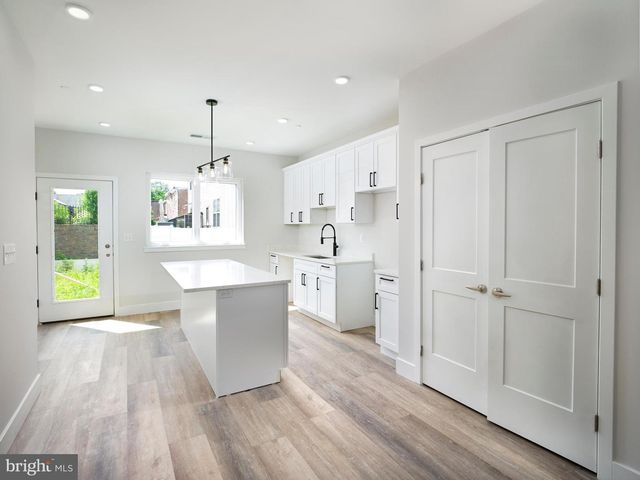 303 FOUNTAIN ST, Philadelphia, PA 19128