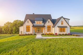 1 Santa Fe Pike, Columbia, TN 38401