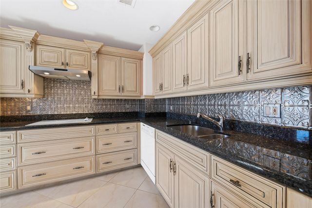 17031 Boca Club Boulevard 085A, Boca Raton, FL 33487