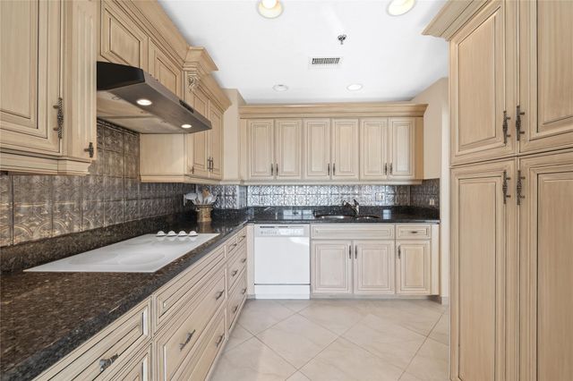 17031 Boca Club Boulevard 085A, Boca Raton, FL 33487