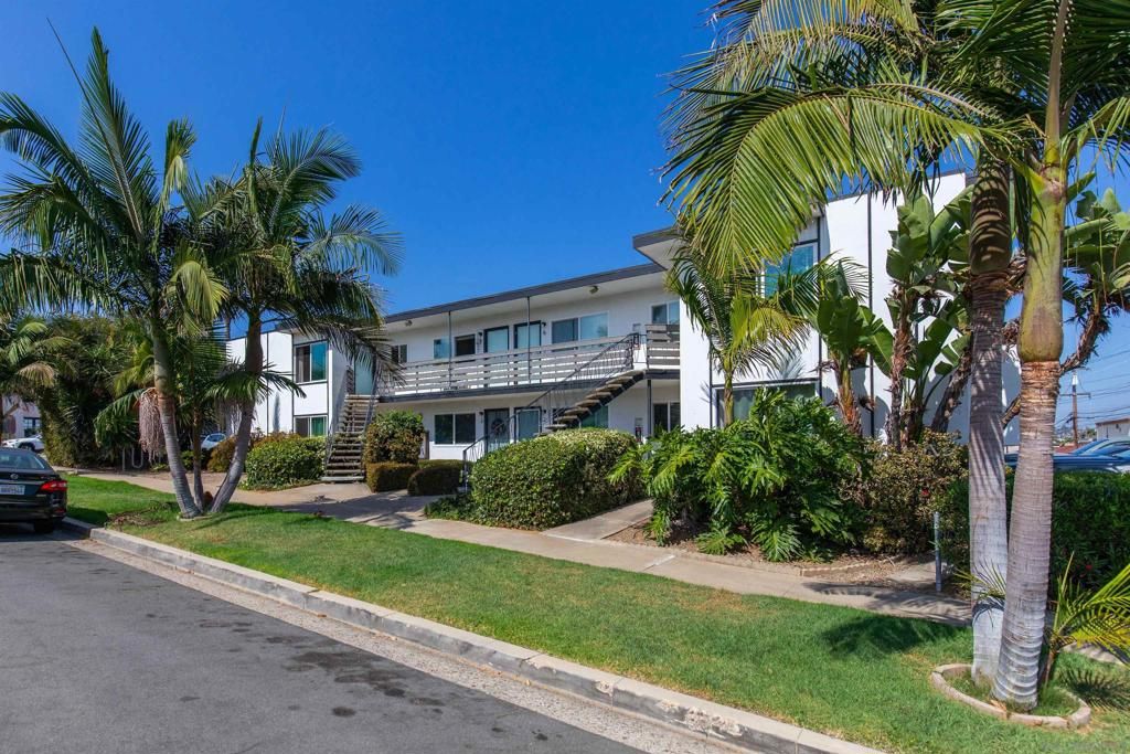 2003 Emerald Street, San Diego, CA 92109 — photo 2