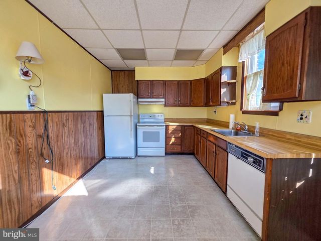 333 SANGER ST E, Philadelphia, PA 19120