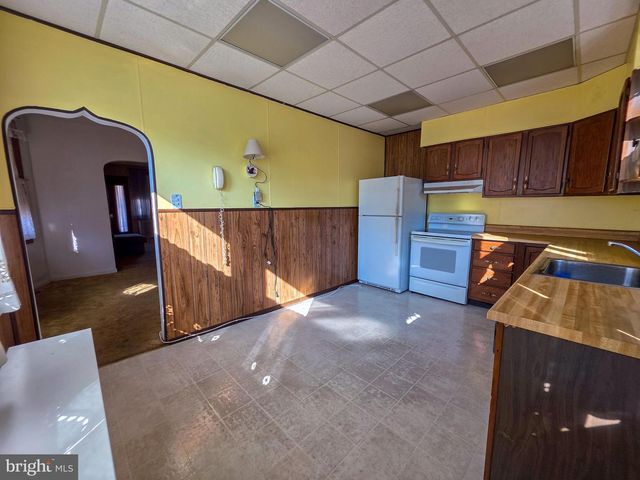333 SANGER ST E, Philadelphia, PA 19120