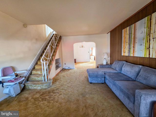333 SANGER ST E, Philadelphia, PA 19120