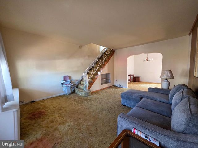 333 SANGER ST E, Philadelphia, PA 19120