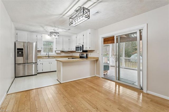 5212 Hickory Fork RD, Gloucester, VA 23061