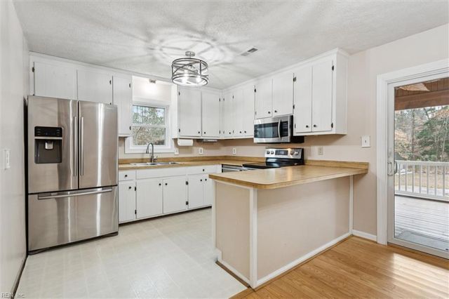 5212 Hickory Fork RD, Gloucester, VA 23061