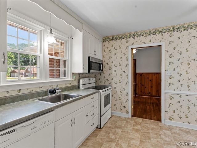 3301 Warsaw Ave, Hopewell, VA 23860