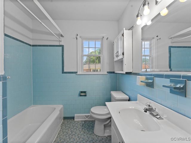 3301 Warsaw Ave, Hopewell, VA 23860