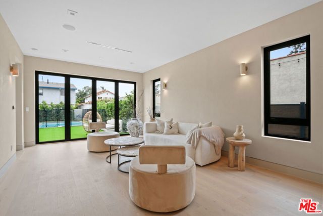 2225 Walnut Avenue, Venice (los Angeles), CA 90291