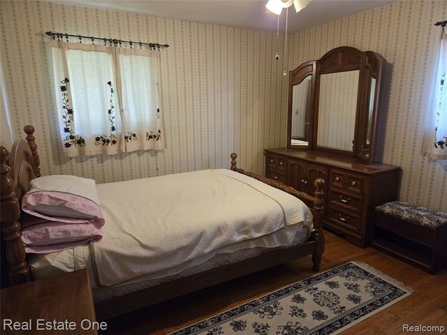 7946 Mckinley Street, Taylor, MI 48180