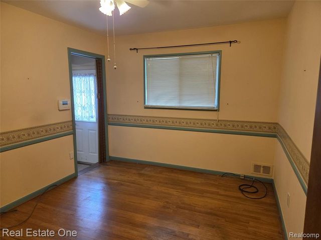 7946 Mckinley Street, Taylor, MI 48180