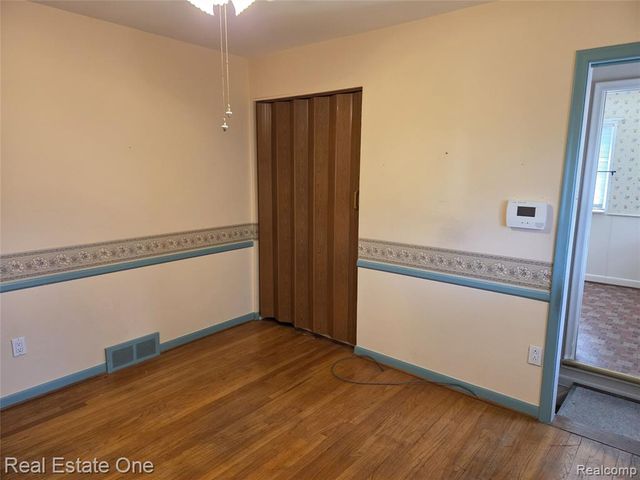 7946 Mckinley Street, Taylor, MI 48180