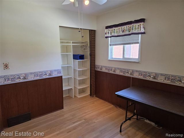 7946 Mckinley Street, Taylor, MI 48180