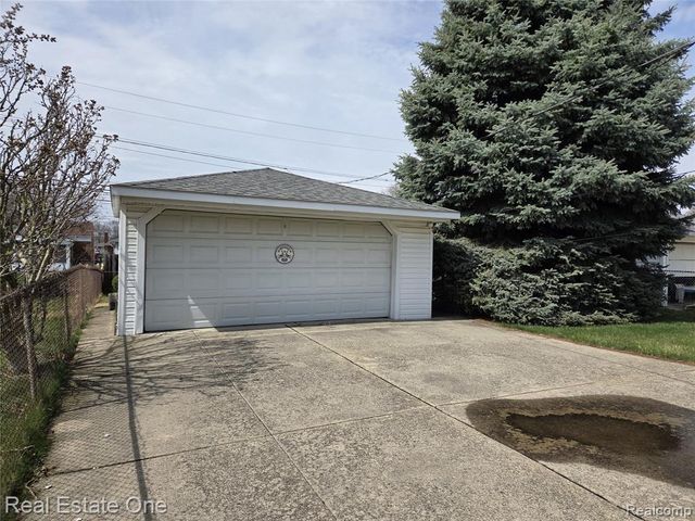 7946 Mckinley Street, Taylor, MI 48180