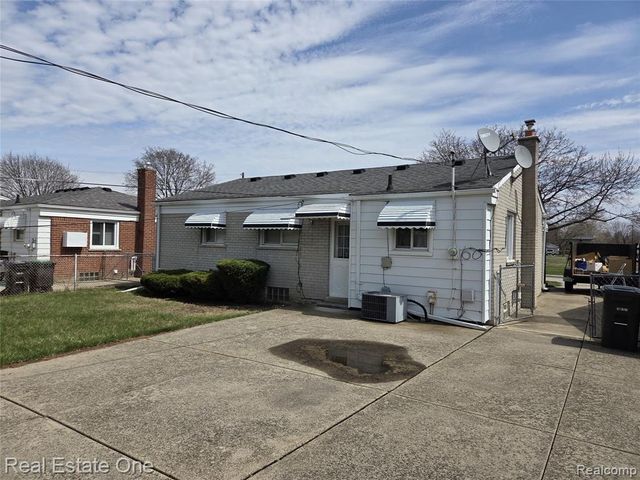 7946 Mckinley Street, Taylor, MI 48180