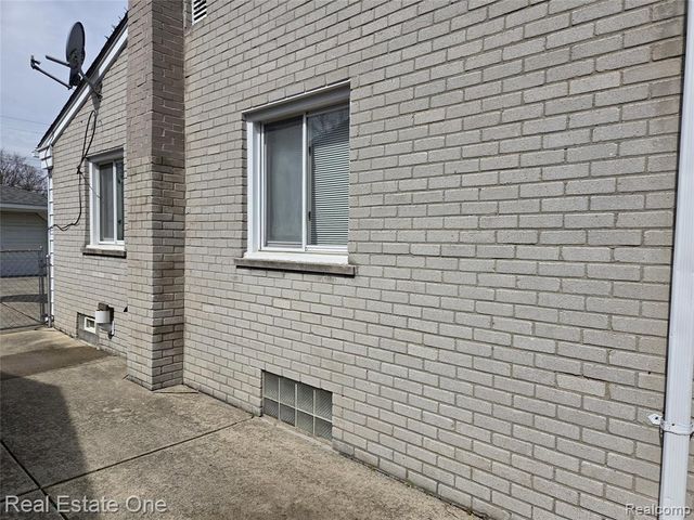 7946 Mckinley Street, Taylor, MI 48180