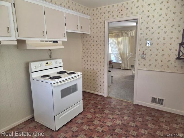 7946 Mckinley Street, Taylor, MI 48180