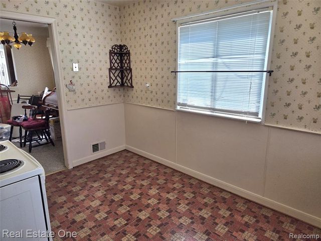 7946 Mckinley Street, Taylor, MI 48180