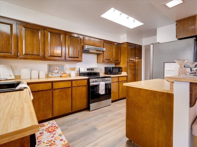 382 Catherine, White Rock, NM 87547