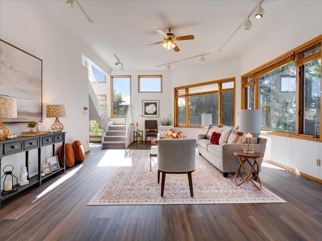 382 Catherine, White Rock, NM 87547