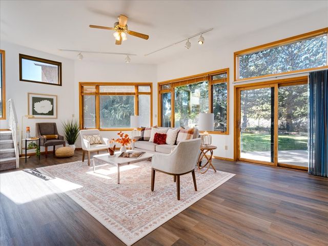 382 Catherine, White Rock, NM 87547