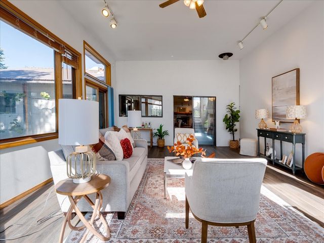 382 Catherine, White Rock, NM 87547