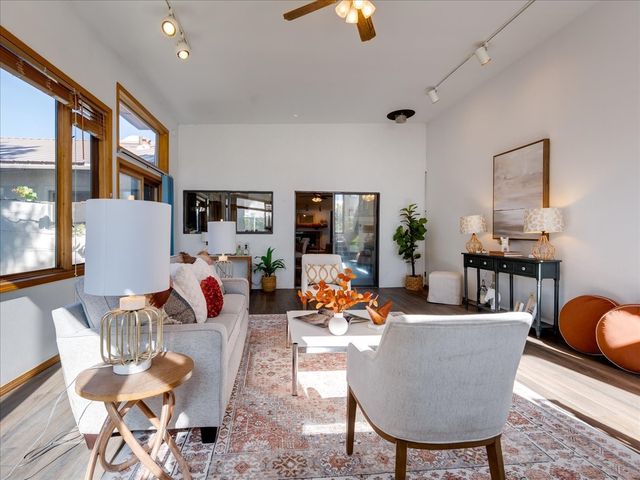 382 Catherine, White Rock, NM 87547