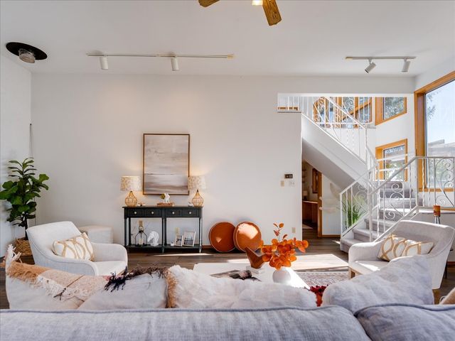 382 Catherine, White Rock, NM 87547