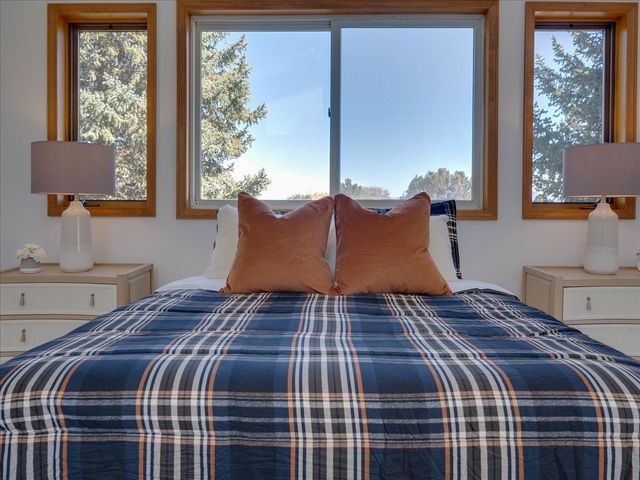 382 Catherine, White Rock, NM 87547