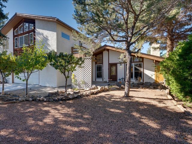 382 Catherine, White Rock, NM 87547