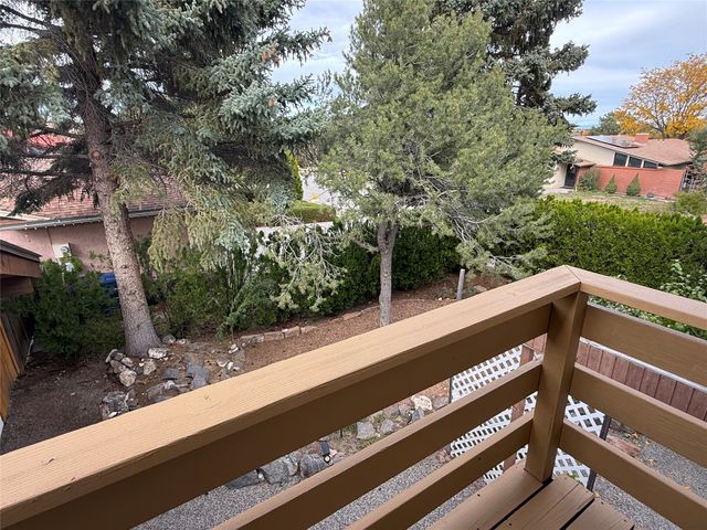 382 Catherine, White Rock, NM 87547