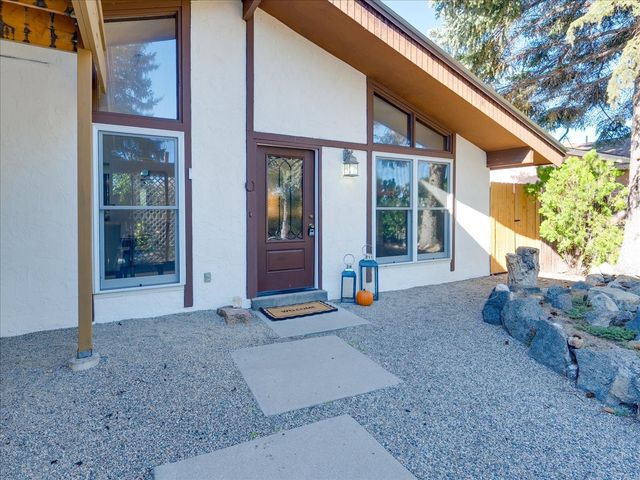 382 Catherine, White Rock, NM 87547