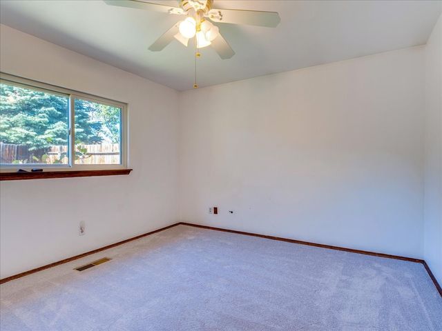 382 Catherine, White Rock, NM 87547