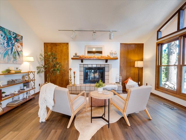 382 Catherine, White Rock, NM 87547