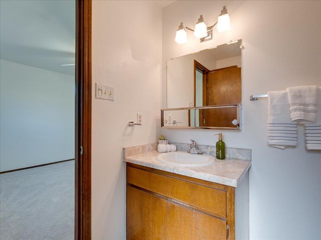 382 Catherine, White Rock, NM 87547