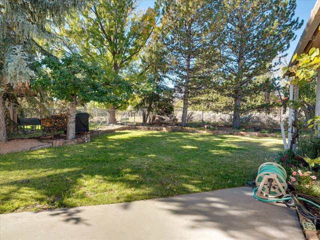 382 Catherine, White Rock, NM 87547