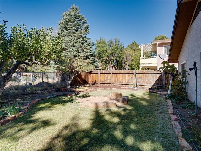 382 Catherine, White Rock, NM 87547