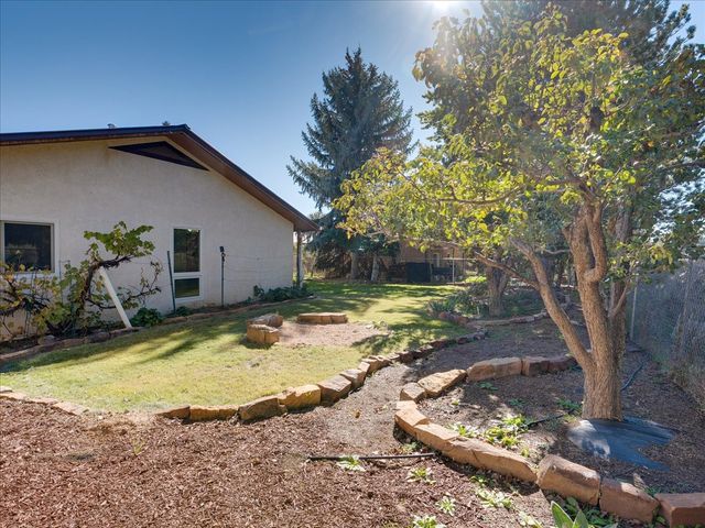 382 Catherine, White Rock, NM 87547