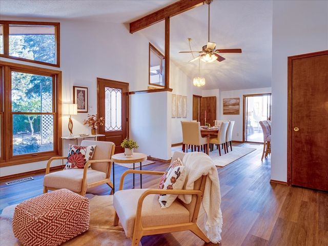 382 Catherine, White Rock, NM 87547