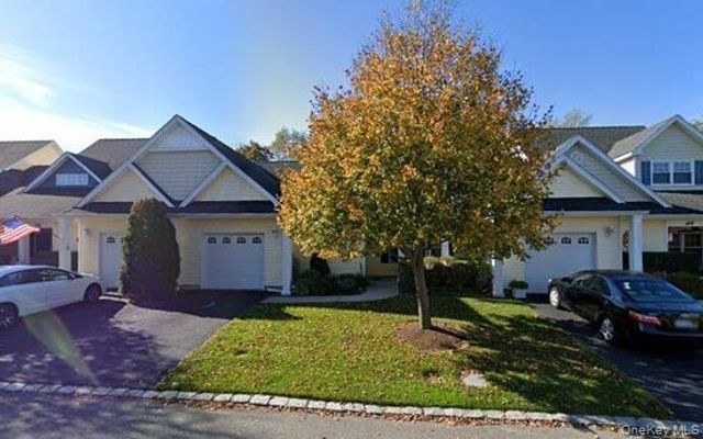 47 Stoneleigh Drive, Riverhead, NY 11901