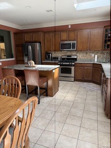 47 Stoneleigh Drive, Riverhead, NY 11901