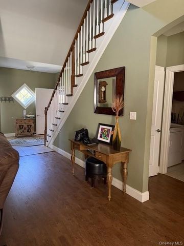 47 Stoneleigh Drive, Riverhead, NY 11901