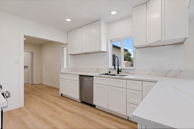 3127 Valencia Way, Sacramento, CA 95825