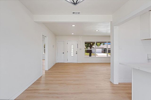 3127 Valencia Way, Sacramento, CA 95825