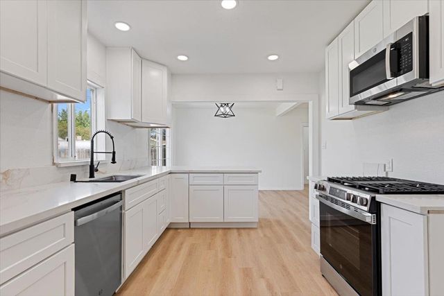 3127 Valencia Way, Sacramento, CA 95825