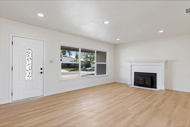 3127 Valencia Way, Sacramento, CA 95825