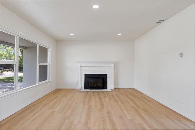 3127 Valencia Way, Sacramento, CA 95825